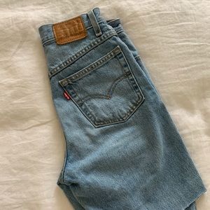 Levi Mom Jean Cut Off Shorts